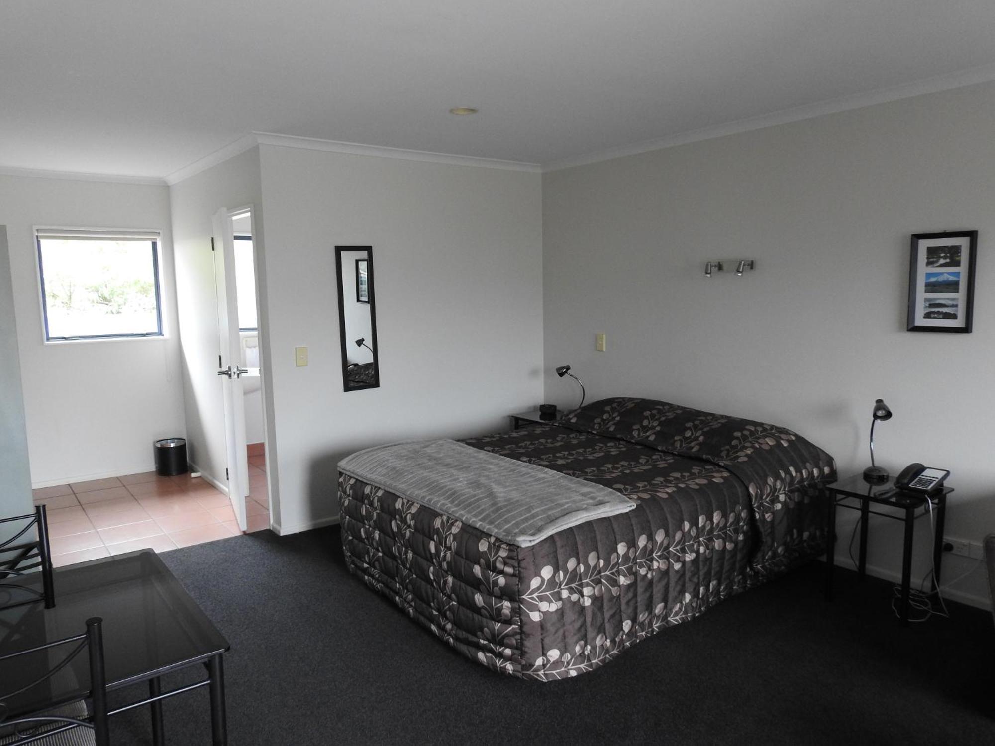 Tudor Lodge Motel Hawera Exterior photo
