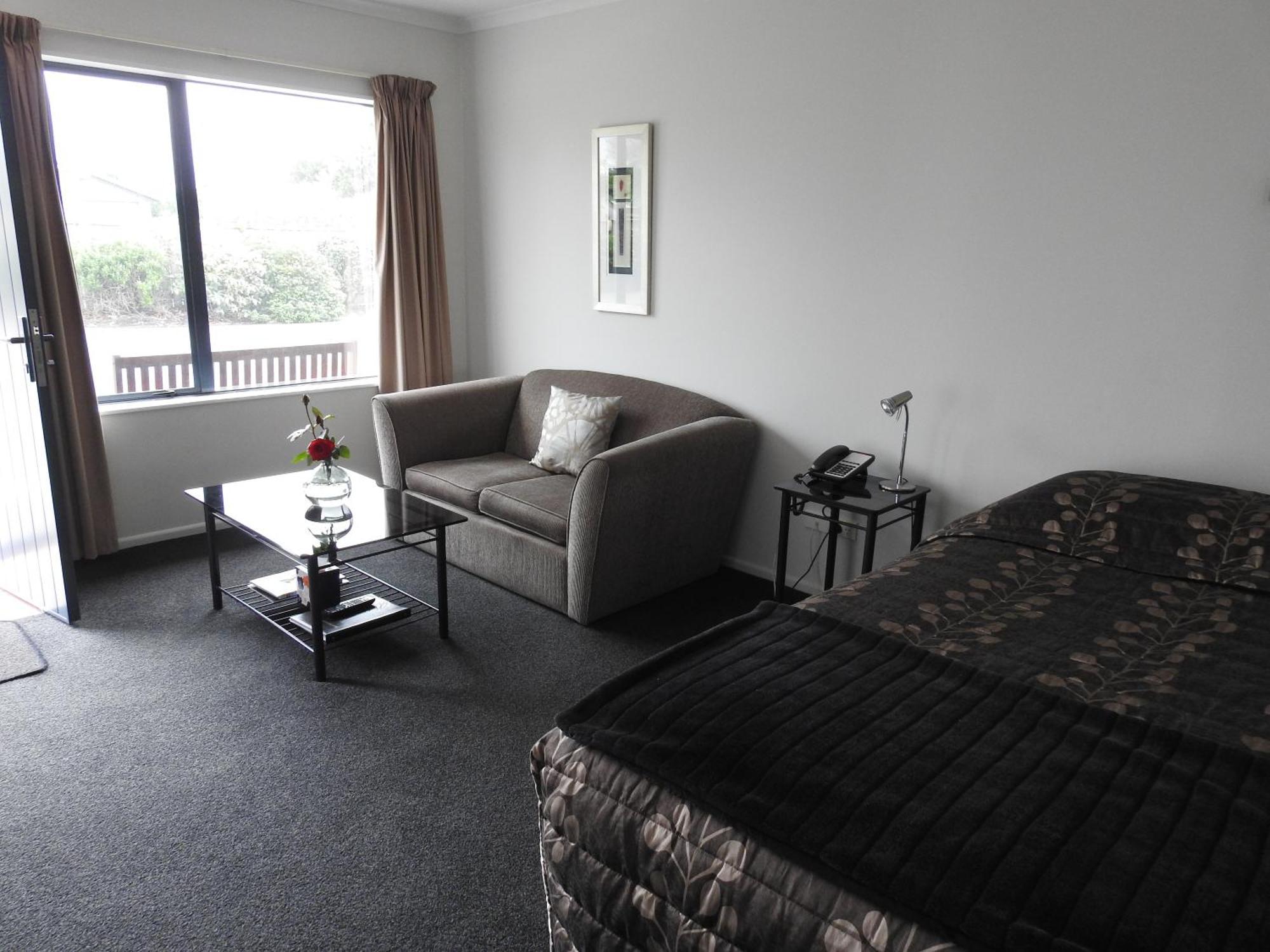 Tudor Lodge Motel Hawera Exterior photo