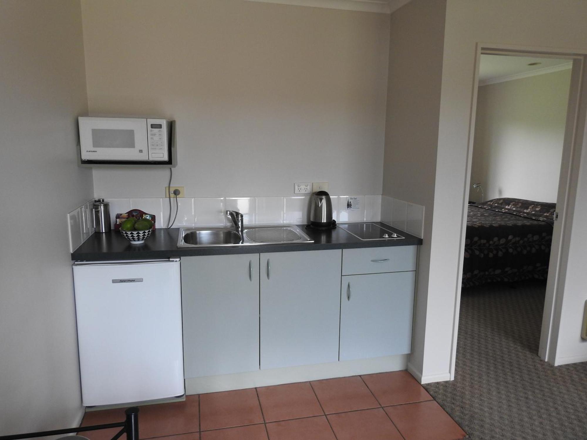 Tudor Lodge Motel Hawera Exterior photo