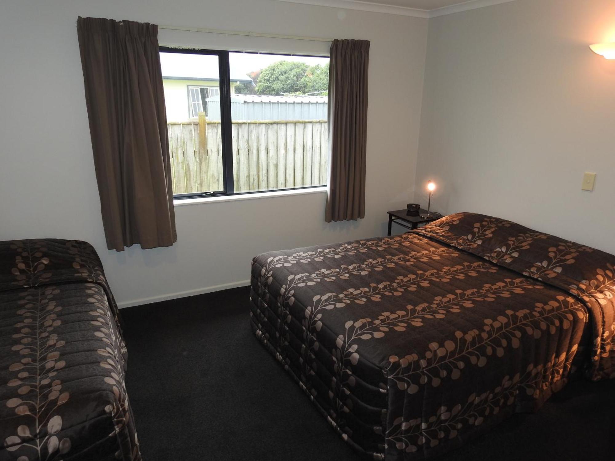 Tudor Lodge Motel Hawera Exterior photo
