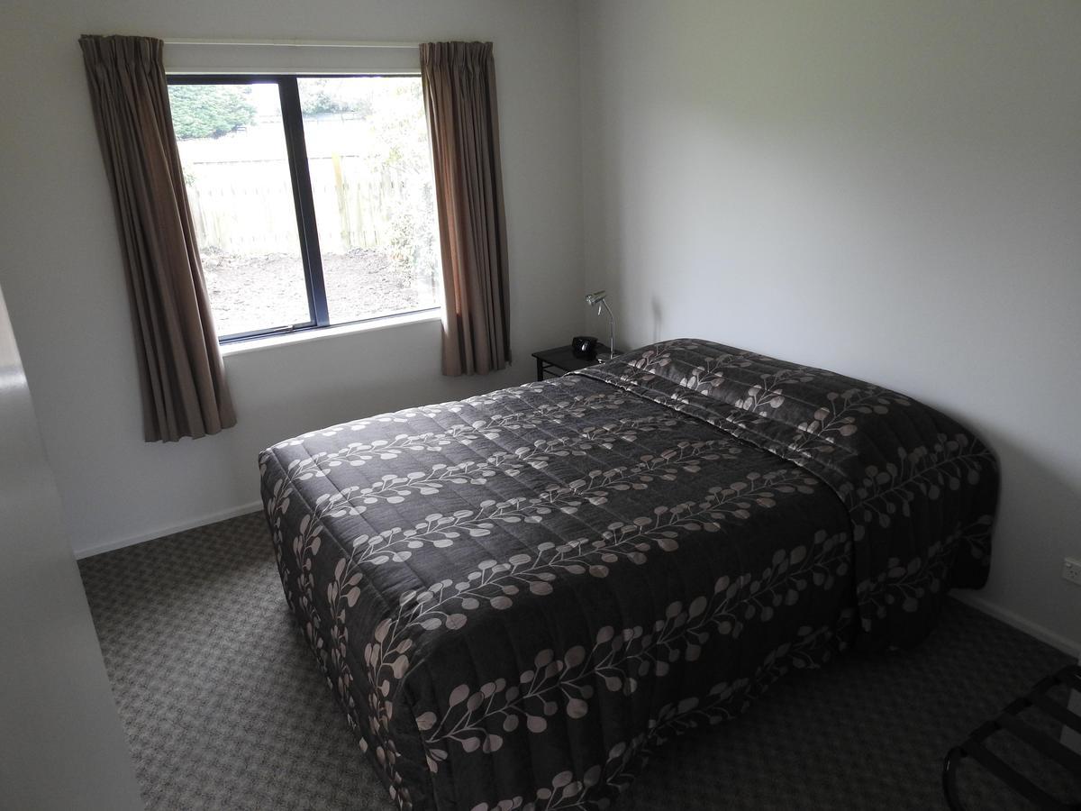 Tudor Lodge Motel Hawera Exterior photo