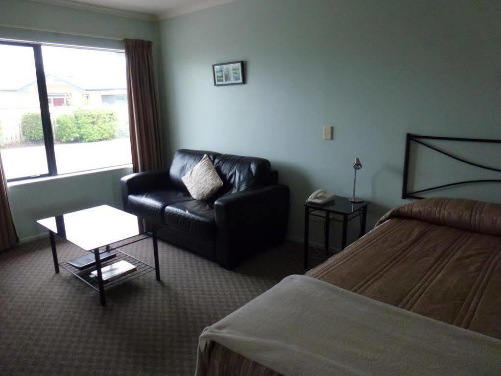 Tudor Lodge Motel Hawera Exterior photo